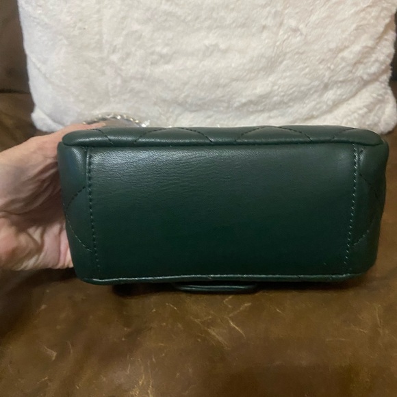 Badgley Mischka Green Quilted Crossbody Bag - Picture 6 of 10